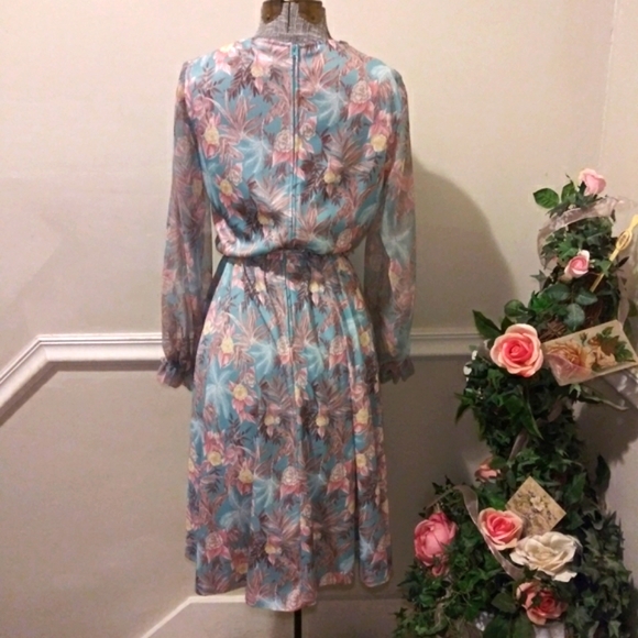 Vintage 1970's Lady Carol Blue Multi Tropical Floral, Sheer Sleeved Midi Dress - Picture 5 of 8